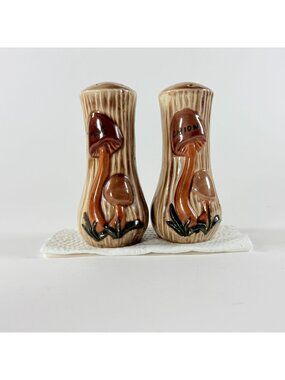 Vintage Arnels Ceramic Mushroom Salt & Pepper Shakers Brown Rustic Kitchen Decor
